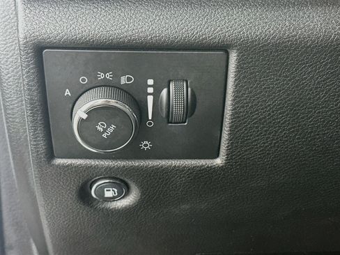 Used 2020 Jeep Grand Cherokee Altitude AWD/4WD image 17