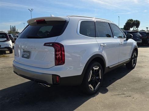 New 2025 Kia Telluride S image 8
