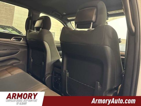 Used 2019 Jeep Grand Cherokee Laredo image 32