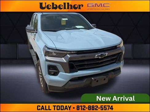 Used 2025 Chevrolet Colorado LT w/ LT Convenience Package image 2