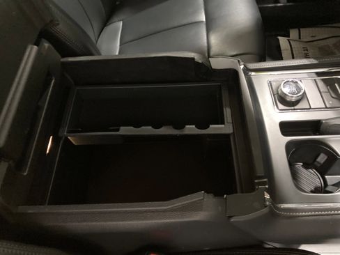 Used 2024 Ford Expedition Max XLT image 8