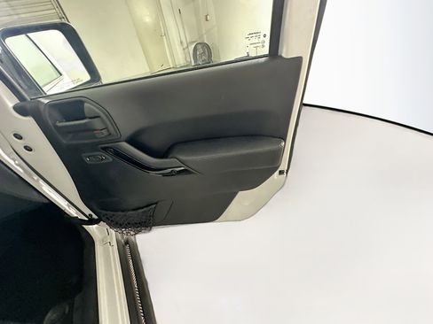 Used 2015 Jeep Wrangler Unlimited Sahara image 28