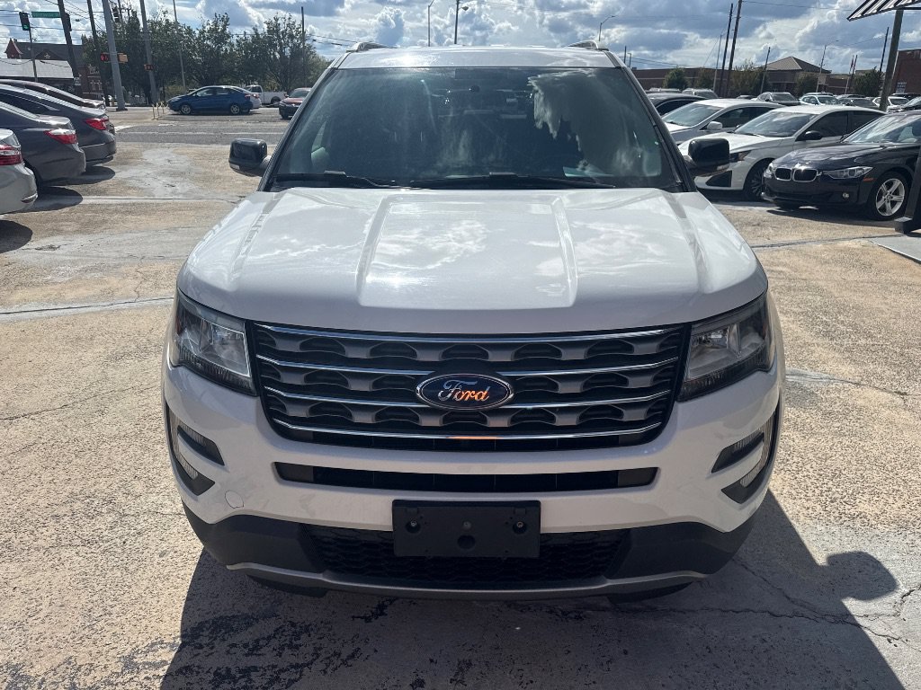 Used 2017 Ford Explorer XLT AWD/4WD image 5