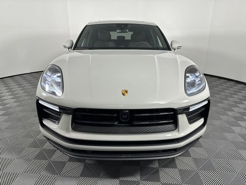 Certified 2025 Porsche Macan image 6