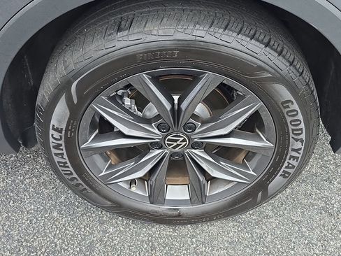 Used 2022 Volkswagen Tiguan SE image 8