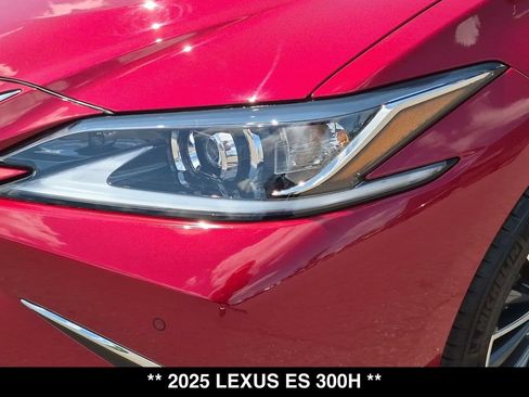 Used 2025 Lexus ES 300h w/ Premium Package FWD image 17