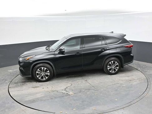 Used 2021 Toyota Highlander XLE AWD/4WD image 33