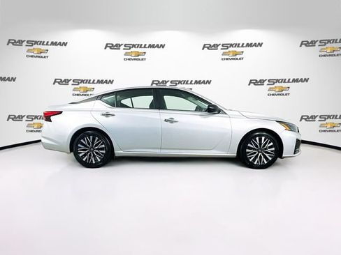 Used 2024 Nissan Altima 2.5 SV FWD image 8