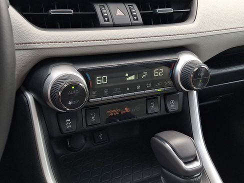 Certified 2022 Toyota RAV4 XLE Premium AWD/4WD image 18