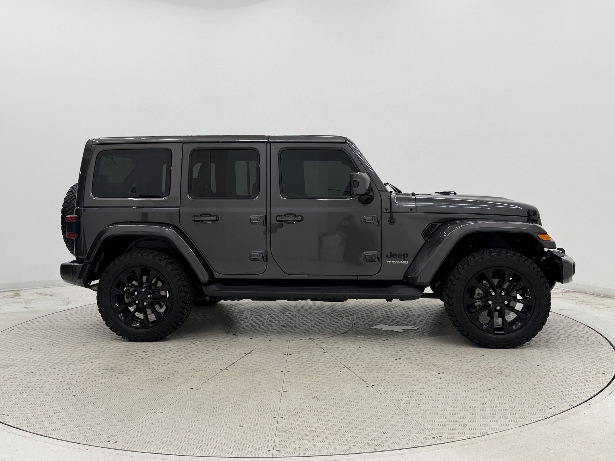 Used 2021 Jeep Wrangler Unlimited Sahara AWD/4WD image 8