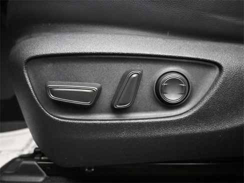 Used 2022 Toyota Highlander XLE image 11