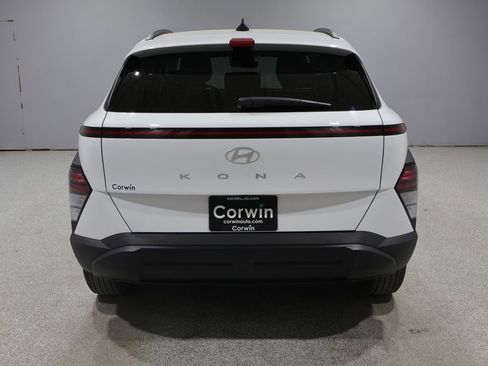 Used 2025 Hyundai Kona SEL FWD image 3