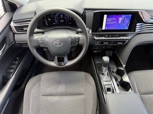 Used 2025 Toyota Camry LE image 12