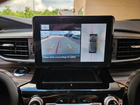 Used 2022 Ford Explorer Limited w/ Equipment Group 301A RWD image 19
