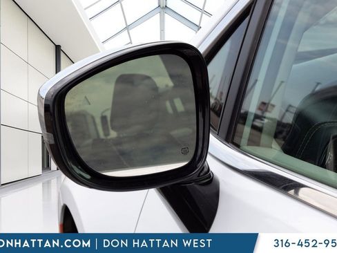Used 2023 Chrysler Pacifica Limited FWD image 30