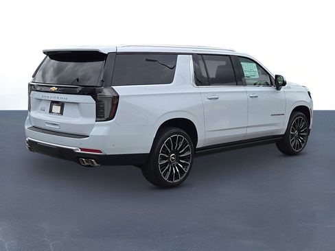 New 2026 Chevrolet Suburban High Country AWD/4WD image 5