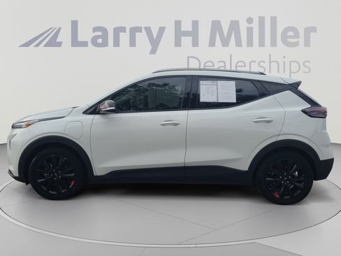 Used 2023 Chevrolet Bolt EUV LT w/ Convenience Package FWD image 2