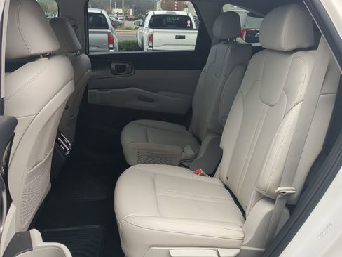 Used 2023 Kia Sorento EX image 13