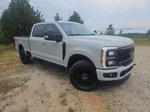 Used 2025 Ford F250 XLT w/ Black Appearance Package AWD/4WD image 2