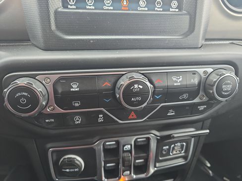 Used 2021 Jeep Wrangler Unlimited Sport image 21