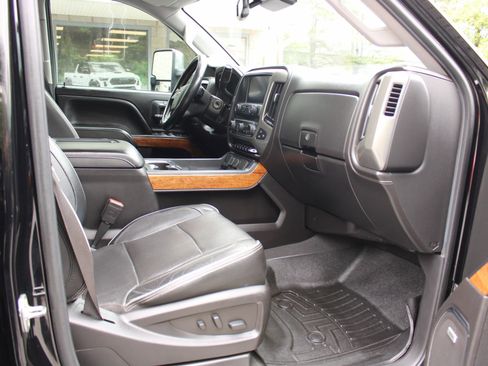 Used 2019 Chevrolet Silverado 2500 High Country w/ Duramax Plus Package AWD/4WD image 18