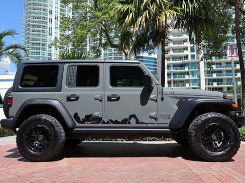 Used 2018 Jeep Wrangler Unlimited Sport AWD/4WD image 31