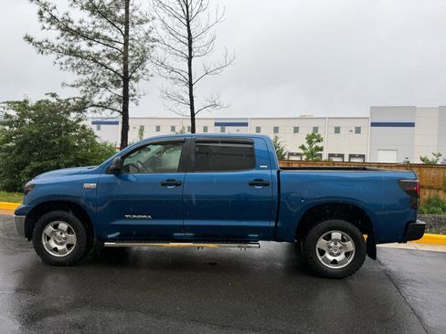 Used 2010 Toyota Tundra 4x4 CrewMax image 11