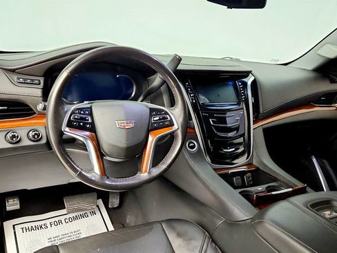 Used 2019 Cadillac Escalade Luxury AWD/4WD image 13