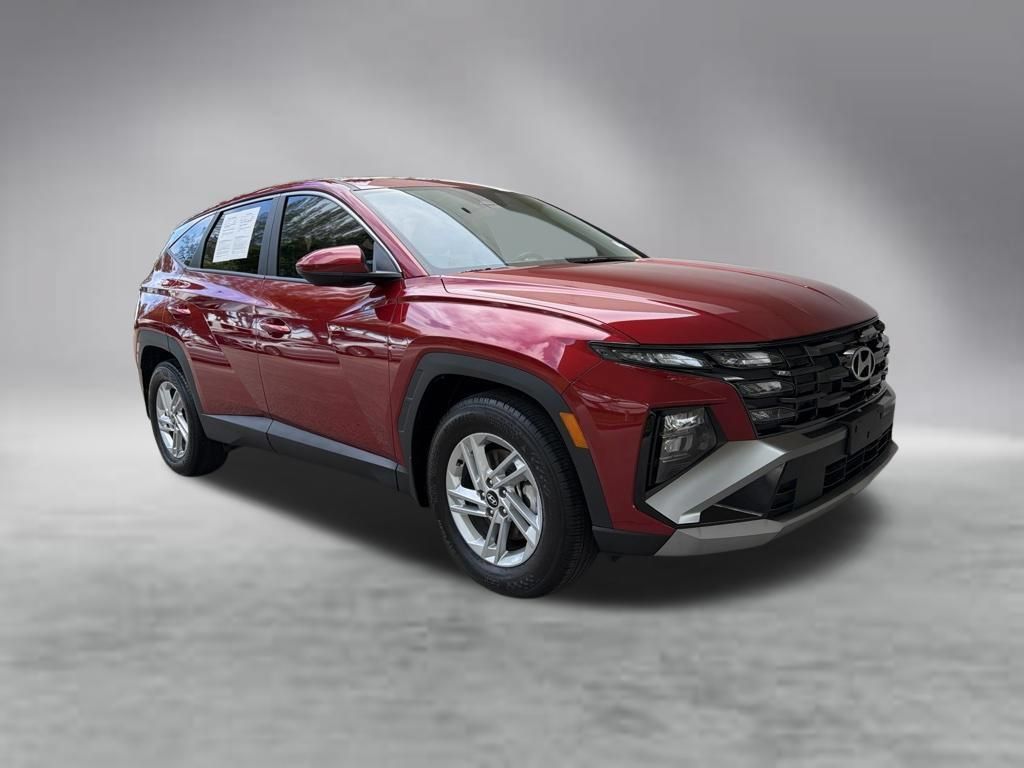 Used 2025 Hyundai Tucson SE FWD image 2