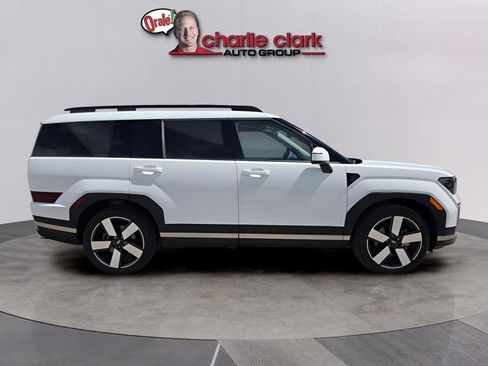 Used 2025 Hyundai Santa Fe Limited AWD/4WD image 7