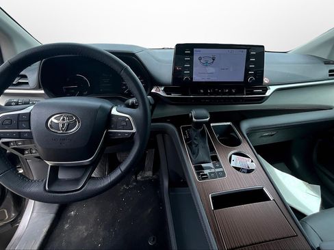 Used 2023 Toyota Sienna XLE image 14