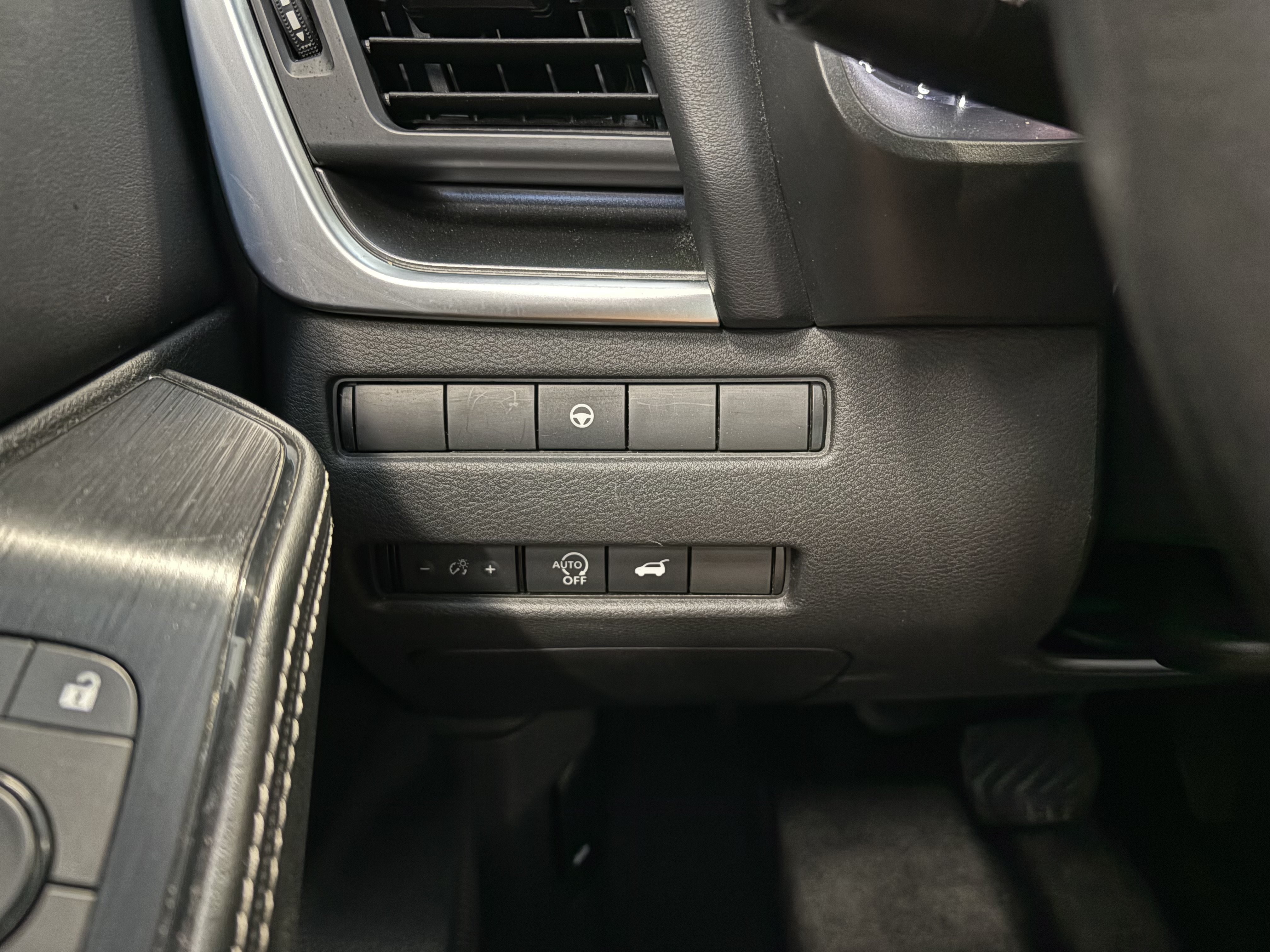Used 2024 Nissan Rogue SV AWD/4WD image 27