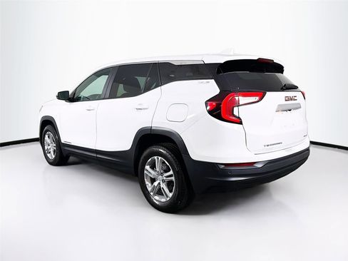 Used 2023 GMC Terrain SLE image 5