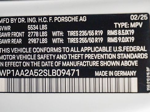 Used 2025 Porsche Macan AWD/4WD image 23