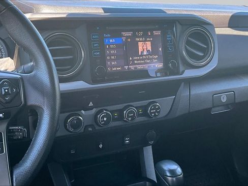 Certified 2019 Toyota Tacoma TRD Off-Road AWD/4WD image 6