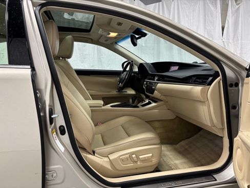 Used 2014 Lexus ES 350 w/ Luxury Package FWD image 57