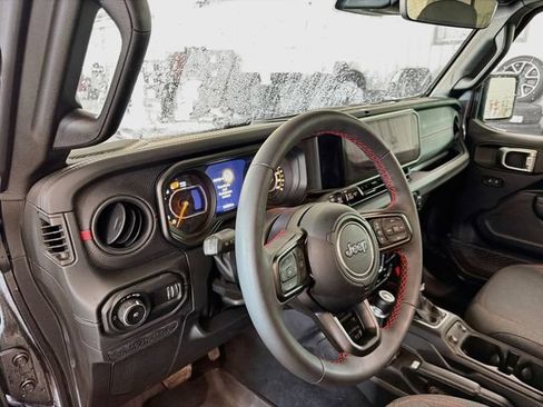 Used 2024 Jeep Wrangler Unlimited Rubicon w/ Dual Top Group AWD/4WD image 8