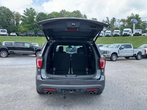 Used 2018 Ford Explorer Sport w/ Equipment Group 401A AWD/4WD image 8