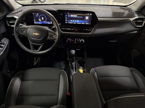 Used 2025 Chevrolet TrailBlazer LT AWD/4WD image 24