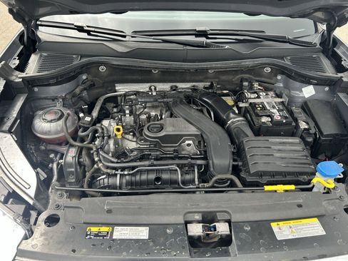 Used 2023 Volkswagen Taos SE w/ Black Wheel Package image 27