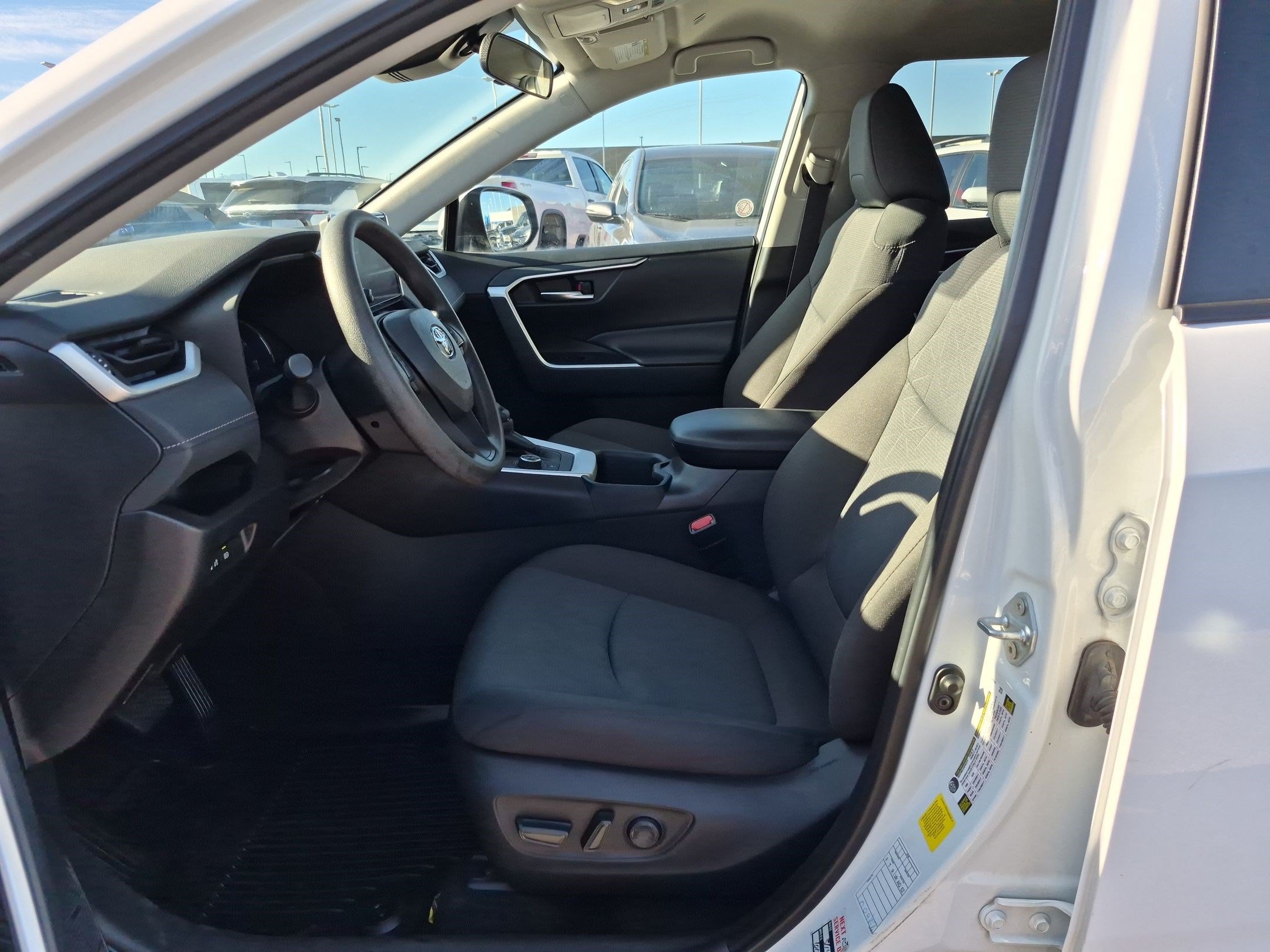 Used 2025 Toyota RAV4 XLE AWD/4WD image 15