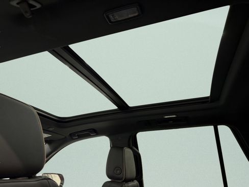 Used 2023 Chevrolet Tahoe Premier image 16