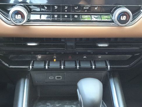 Used 2024 GMC Canyon AT4 w/ Canyon Safety Plus Package image 20