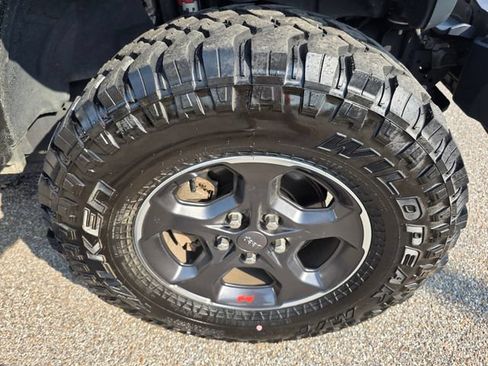 Used 2021 Jeep Gladiator Rubicon AWD/4WD image 12