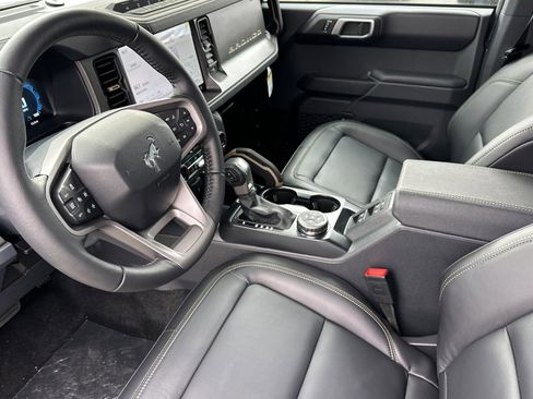 New 2025 Ford Bronco Badlands image 9