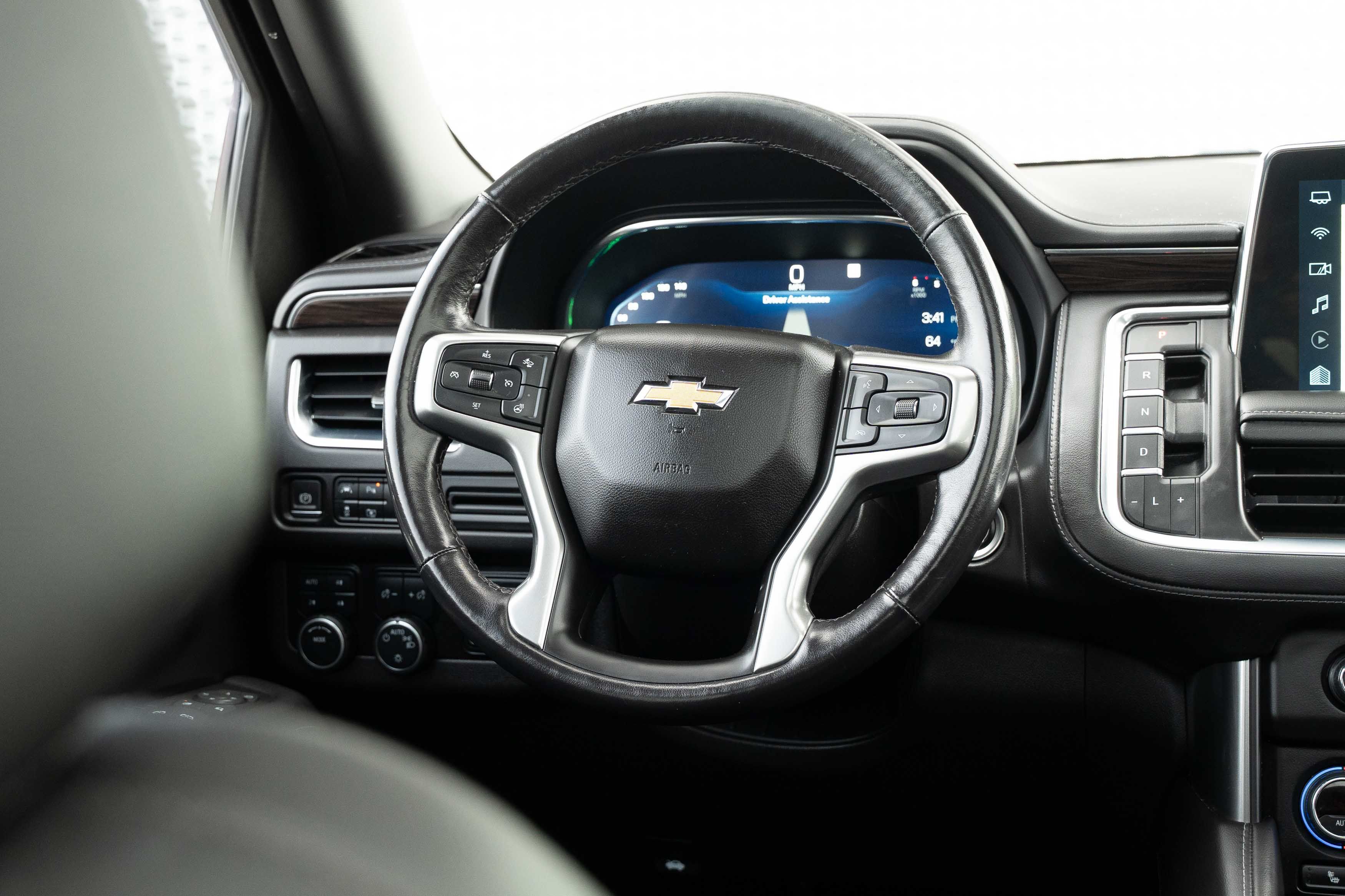 Used 2022 Chevrolet Suburban LT w/ LT Signature Package AWD/4WD image 9