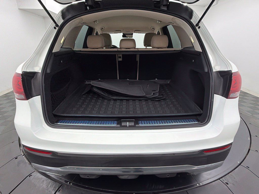 Used 2022 Mercedes-Benz GLC 300 w/ Premium Package Lite image 15