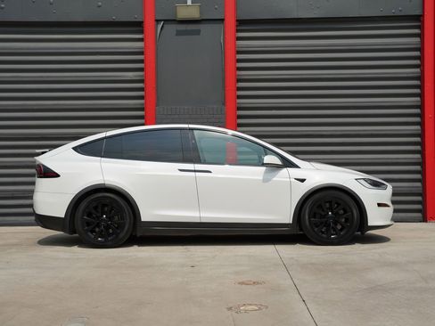 Used 2022 Tesla Model X AWD/4WD image 2
