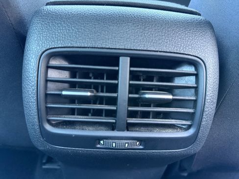 Used 2016 Volkswagen e-Golf SE image 31