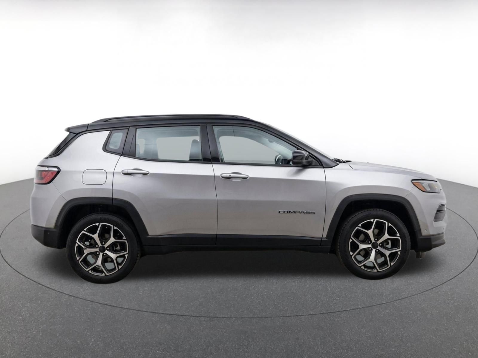 Used 2025 Jeep Compass Limited AWD/4WD image 9